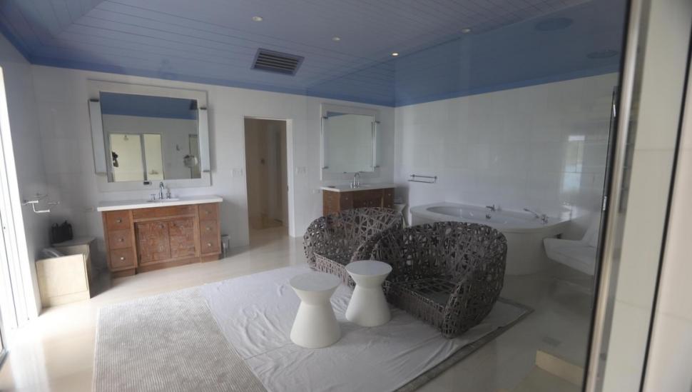 Imagini nemaivăzute până acum cu insula lui Jeffrey Epstein au fost făcute publice de congresmenii democrați 1028741