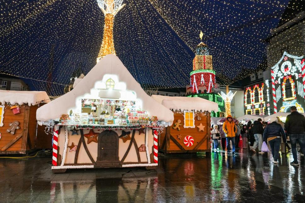 Mama lui Elon Musk este impresionată de Târgul de Crăciun de la Craiova. Reacția Olguței Vasilescu 1028511