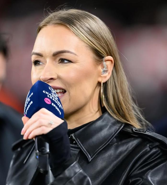 Momentul în care celebra prezentatoare Laura Woods leșină în direct, înaintea unui meci amical de fotbal 1028477