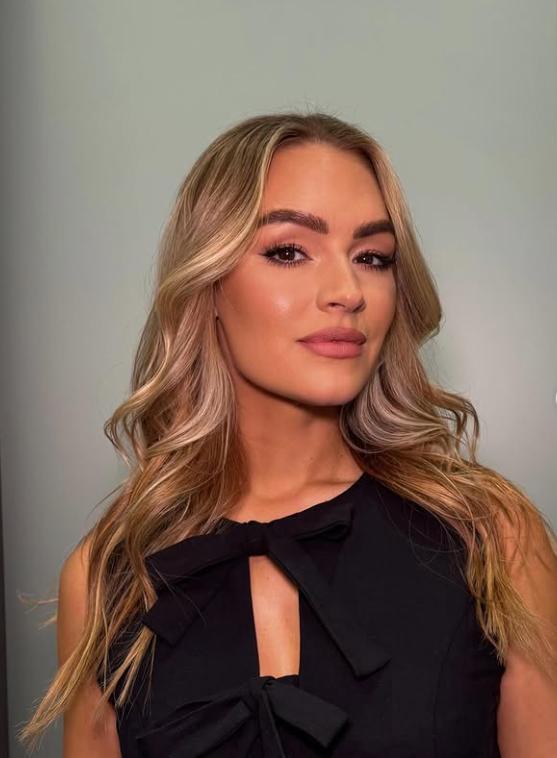 Momentul în care celebra prezentatoare Laura Woods leșină în direct, înaintea unui meci amical de fotbal 1028483