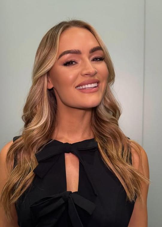 Momentul în care celebra prezentatoare Laura Woods leșină în direct, înaintea unui meci amical de fotbal 1028484