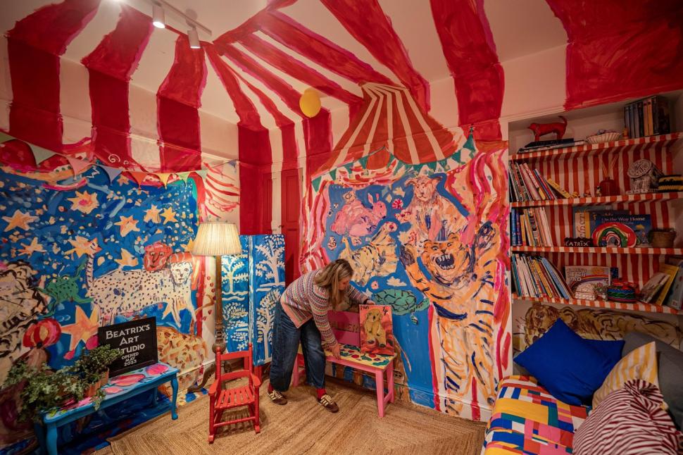 O artistă și-a transformat casa într-o pictură gigantică, în zece ani. Acum, vrea să o vândă cu milioane de euro: Cum arată locuința 1028658