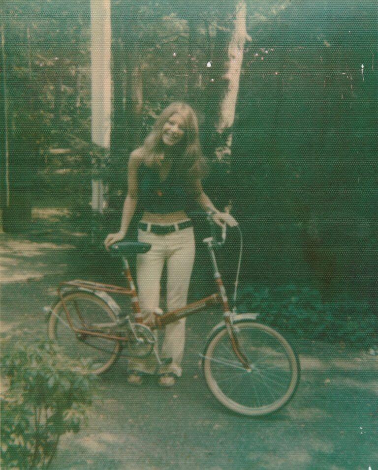 O femeie a fost găsită moartă la marginea unui drum, în urmă cu 40 de ani. Acum, două pungi din hârtie au elucidat misterul 1028654