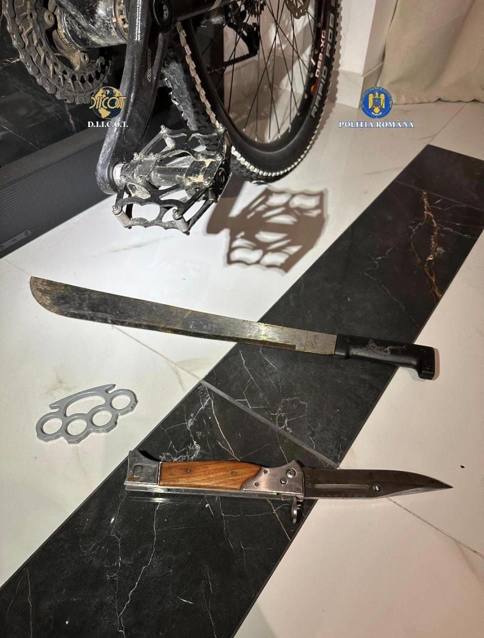 Percheziţii în România şi Italia: O grupare de traficanţi introducea droguri în penitenciarele din ţară cu ajutorul unei avocate 1028438