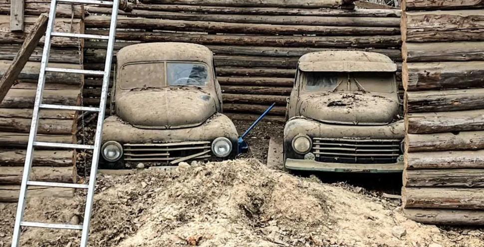 Un suedez care a cumpărat o fermă veche a descoperit într-un hambar două mașini de epocă spectaculoase. Ultima dată au circulat în 1965 1028451