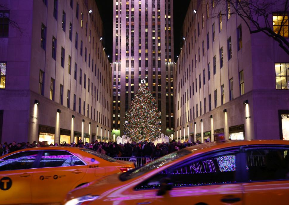 Bradul de la Rockefeller Center devenit emblema Crăciunului în New York. Românii îl știu din „Singur acasă” dar povestea începe în 1930 1028897
