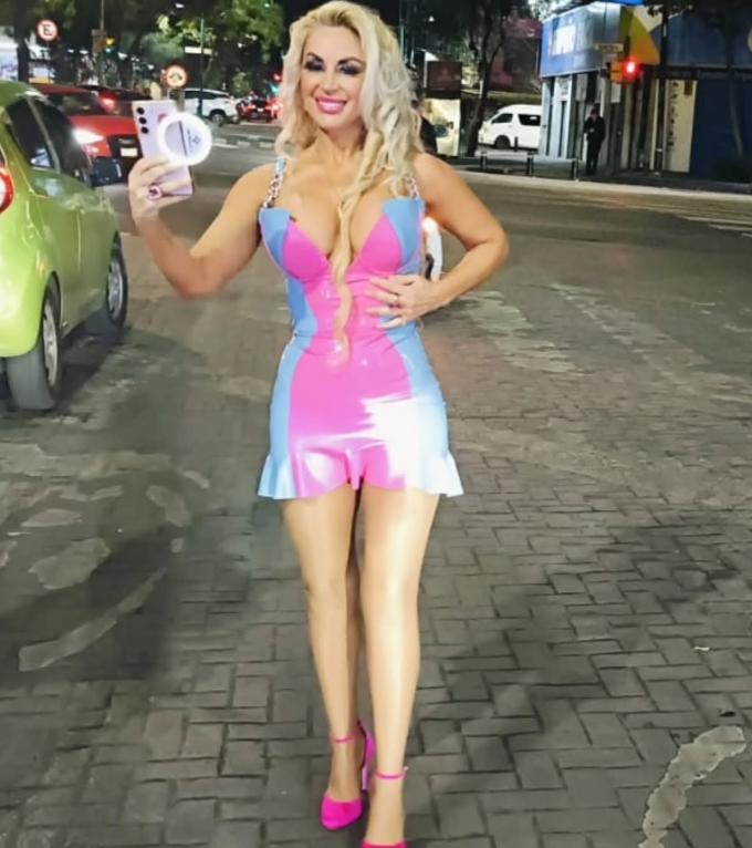 Femeia care și-a transformat viața într-un experiment. Terapiile extreme la care a ajuns Marcela din cauza fricii de bătrânețe 1028874