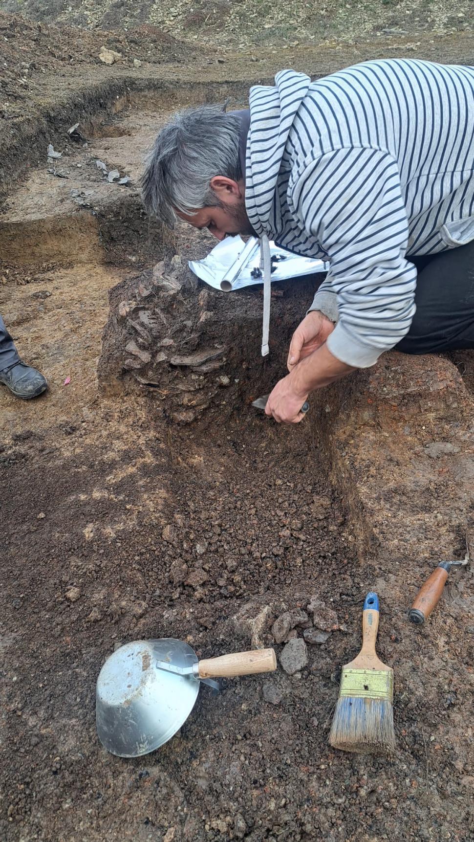 Noile descoperiri arheologice de la Cetatea Zânelor şi Dâmbul Cetăţii oferă detalii despre organizarea aşezărilor preistorice şi dacice 1029304