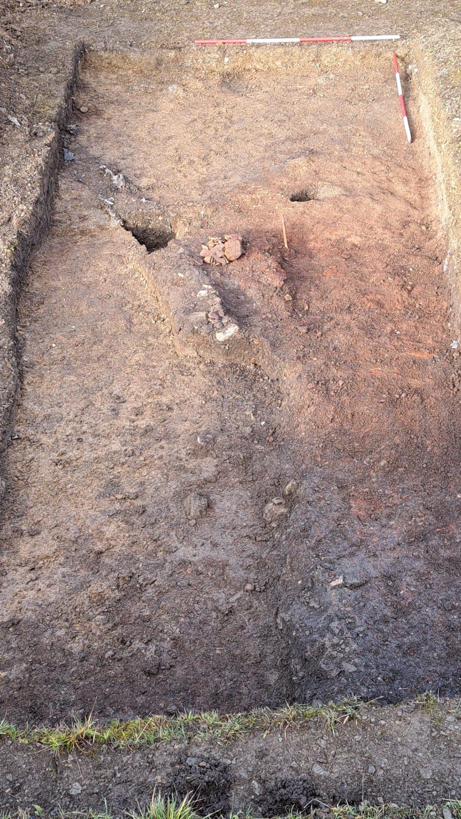 Noile descoperiri arheologice de la Cetatea Zânelor şi Dâmbul Cetăţii oferă detalii despre organizarea aşezărilor preistorice şi dacice 1029305