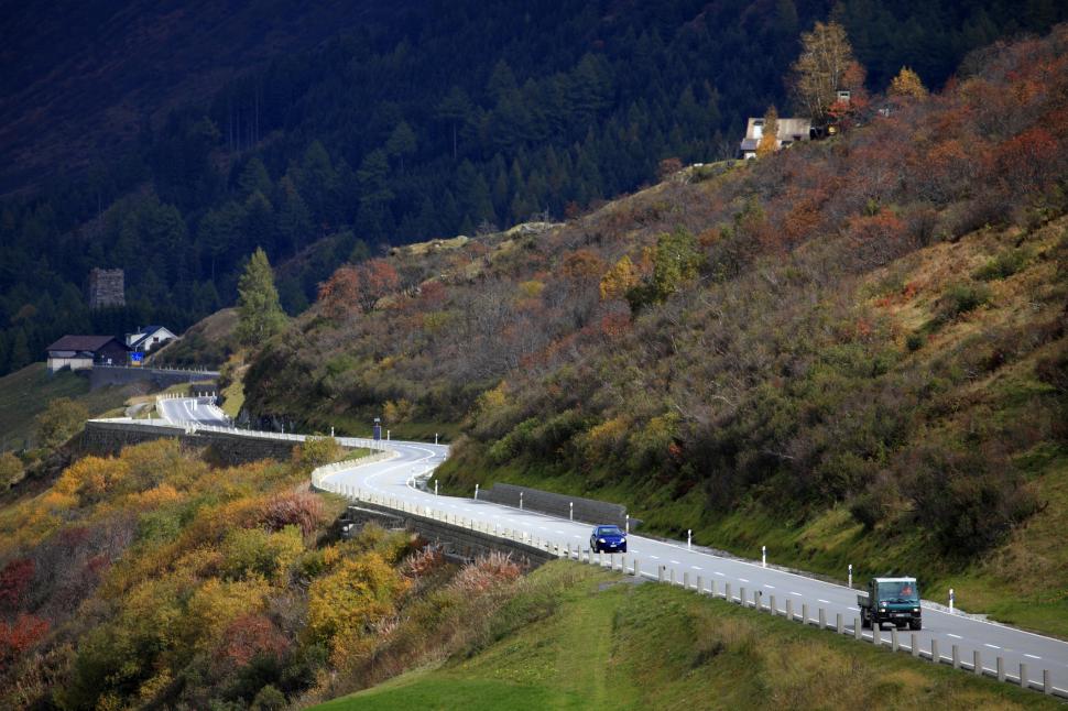 În cel mai mic sat din Elveția trăiesc doar 4 oameni: „Turul durează două minute”. Are restaurant, capelă și o poveste interesantă 1029625