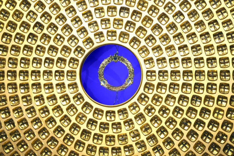 La un an de la redeschidere, Notre Dame depăşeşte Luvrul şi Turnul Eiffel la numărul de vizitatori. Intrarea în catedrală e gratuită 1029559