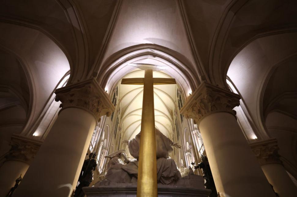 La un an de la redeschidere, Notre Dame depăşeşte Luvrul şi Turnul Eiffel la numărul de vizitatori. Intrarea în catedrală e gratuită 1029561