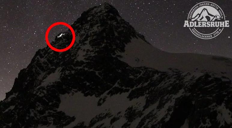 Momentul în care un alpinist și-a lăsat iubita să moară de frig pe un munte din Austria a fost surprins de o cameră web 1029533