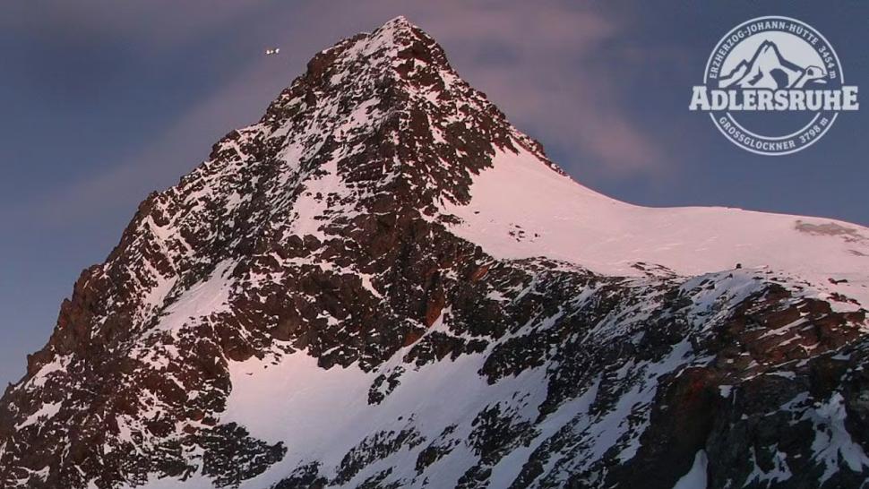 Momentul în care un alpinist și-a lăsat iubita să moară de frig pe un munte din Austria a fost surprins de o cameră web 1029536