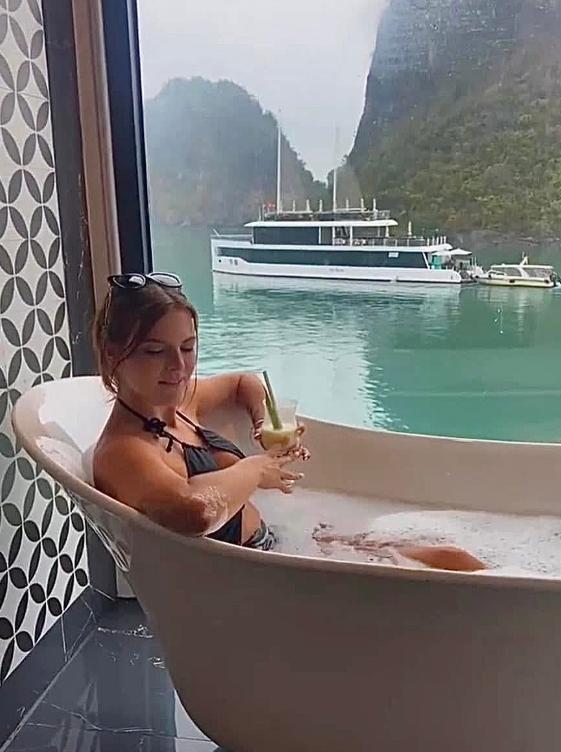 Aflată în vacanță în Vietnam, a decis să facă o operație estetică, pentru că era mai ieftin. Familia luptă acum să o salveze 1029867