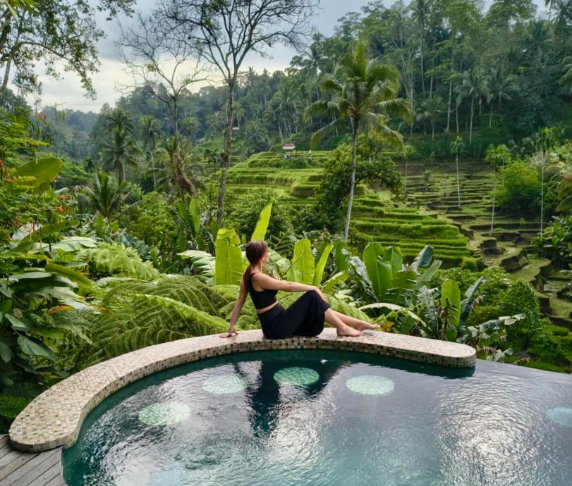 Aflată în vacanță în Vietnam, a decis să facă o operație estetică, pentru că era mai ieftin. Familia luptă acum să o salveze 1029869