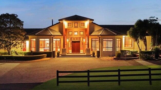 Au refuzat ani la rând să-și vândă casa care a fost treptat înconjurată de un cartier. Acum s-au răzgândit și vor încasa o sumă ireală 1029679