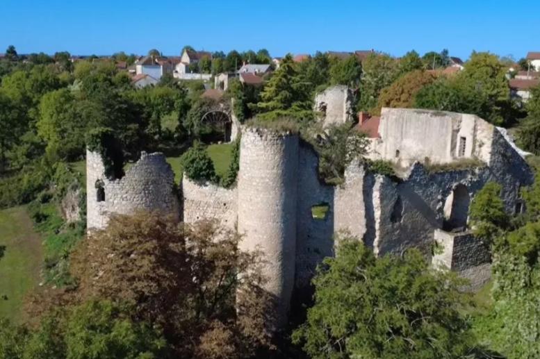 În Franța au fost scoase la vânzare mai multe castele și conace istorice în zone pitorești. Costă cât un apartament în București 1029908