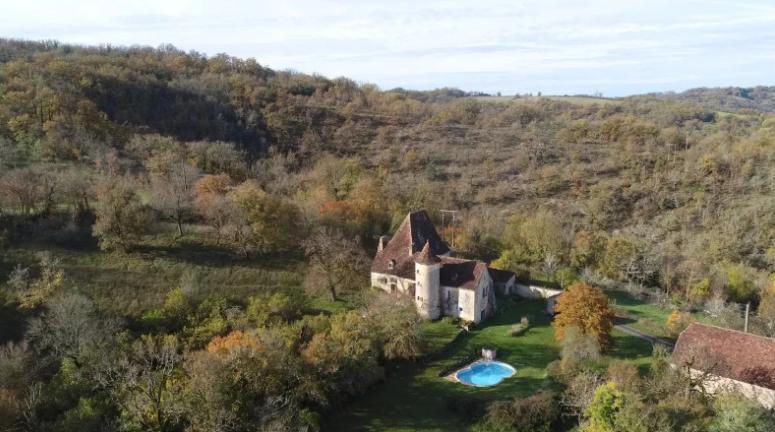 În Franța au fost scoase la vânzare mai multe castele și conace istorice în zone pitorești. Costă cât un apartament în București 1029909