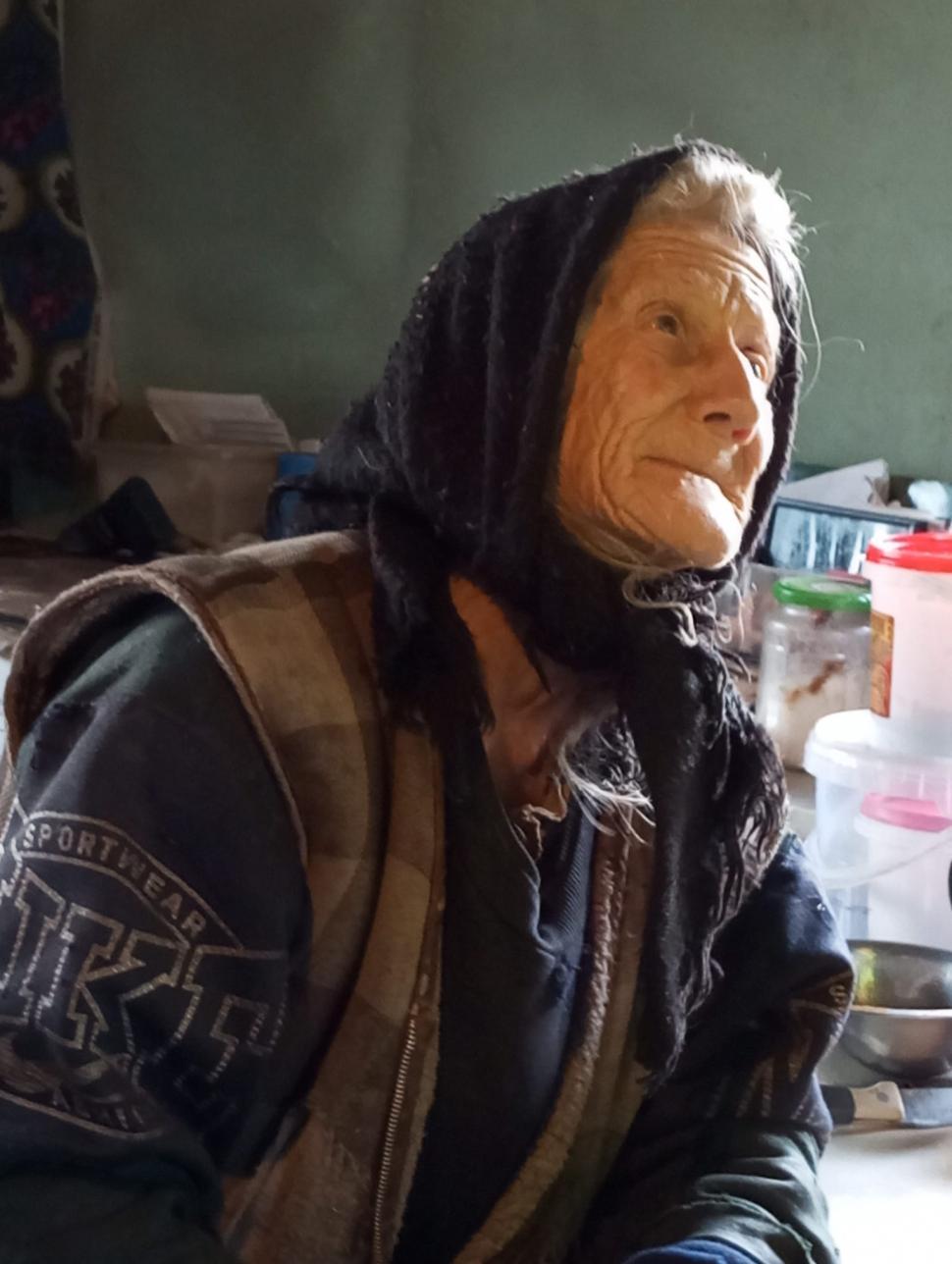 Reportaj în Ținutul Pădurenilor. În satul cu mai puțin de 100 de oameni, tanti Teleu își dorește doar portocale și pufarine de Crăciun 1030240