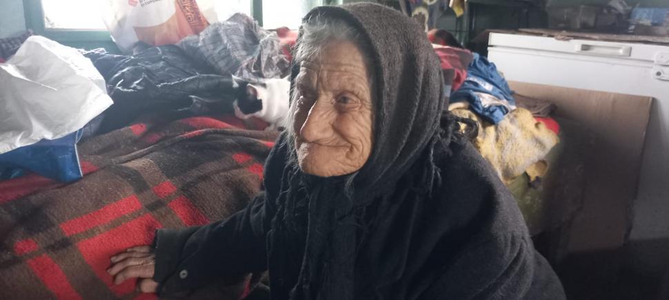 Reportaj în Ținutul Pădurenilor. În satul cu mai puțin de 100 de oameni, tanti Teleu își dorește doar portocale și pufarine de Crăciun 1030241