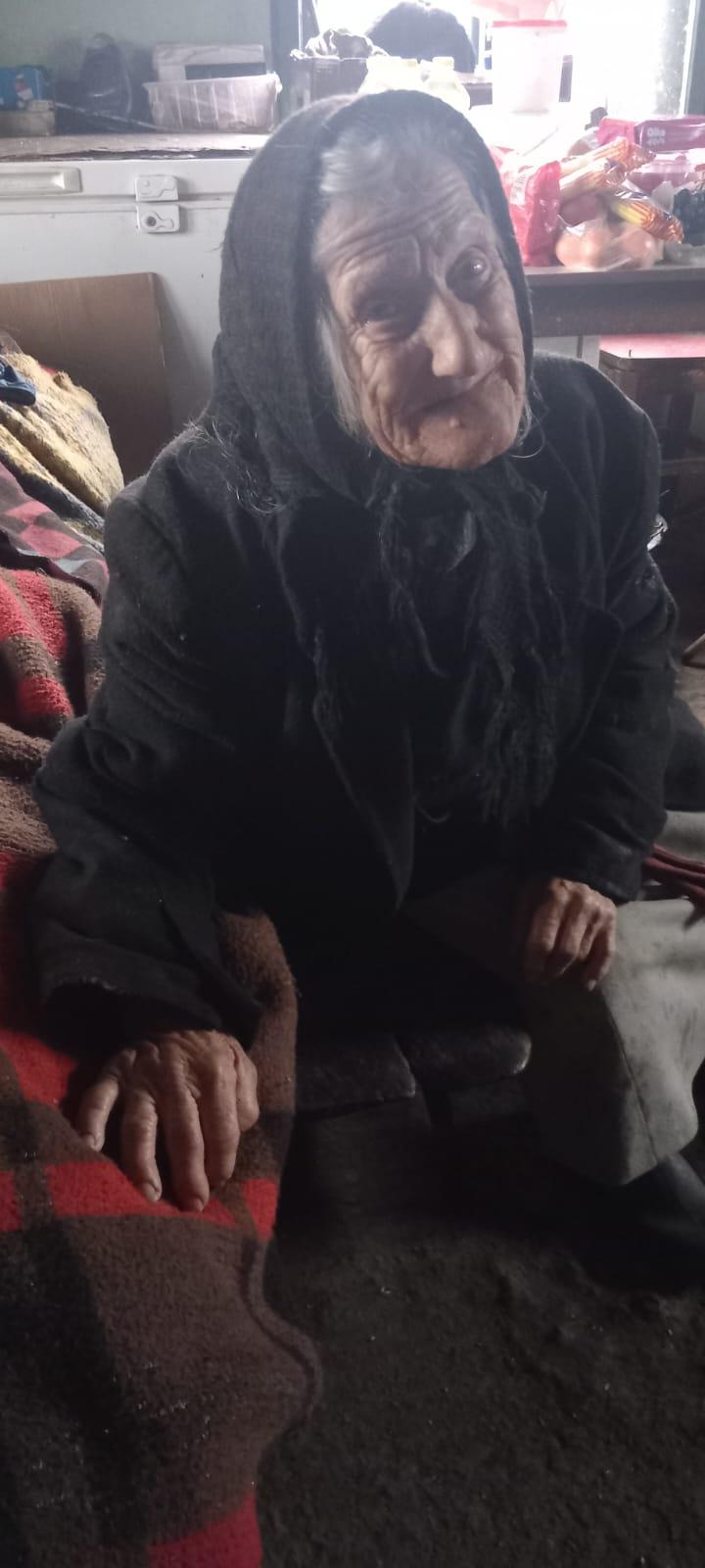 Reportaj în Ținutul Pădurenilor. În satul cu mai puțin de 100 de oameni, tanti Teleu își dorește doar portocale și pufarine de Crăciun 1030242