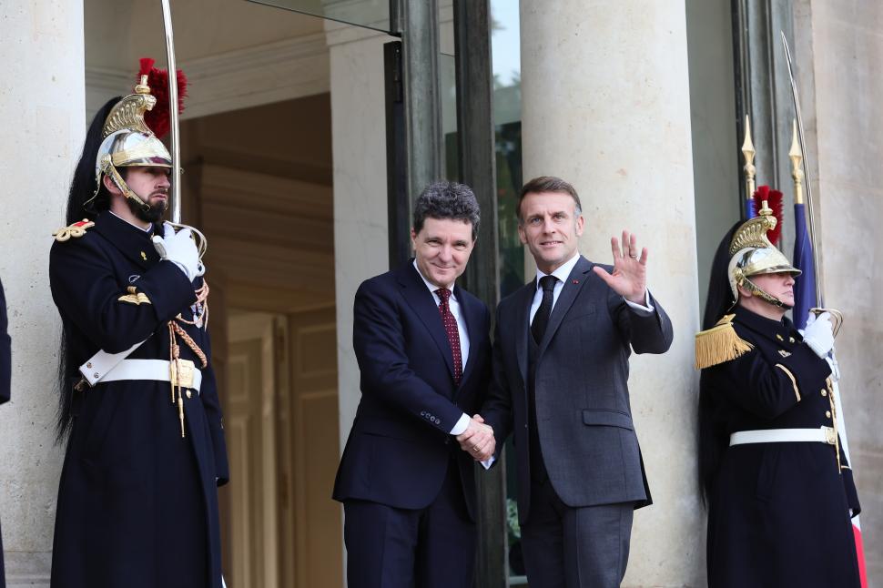 Întâlnirea dintre Nicușor Dan și Emmanuel Macron, în imagini. Cum a fost primit președintele României la Palatul Elysee 1030191