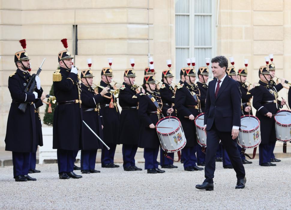 Întâlnirea dintre Nicușor Dan și Emmanuel Macron, în imagini. Cum a fost primit președintele României la Palatul Elysee 1030192