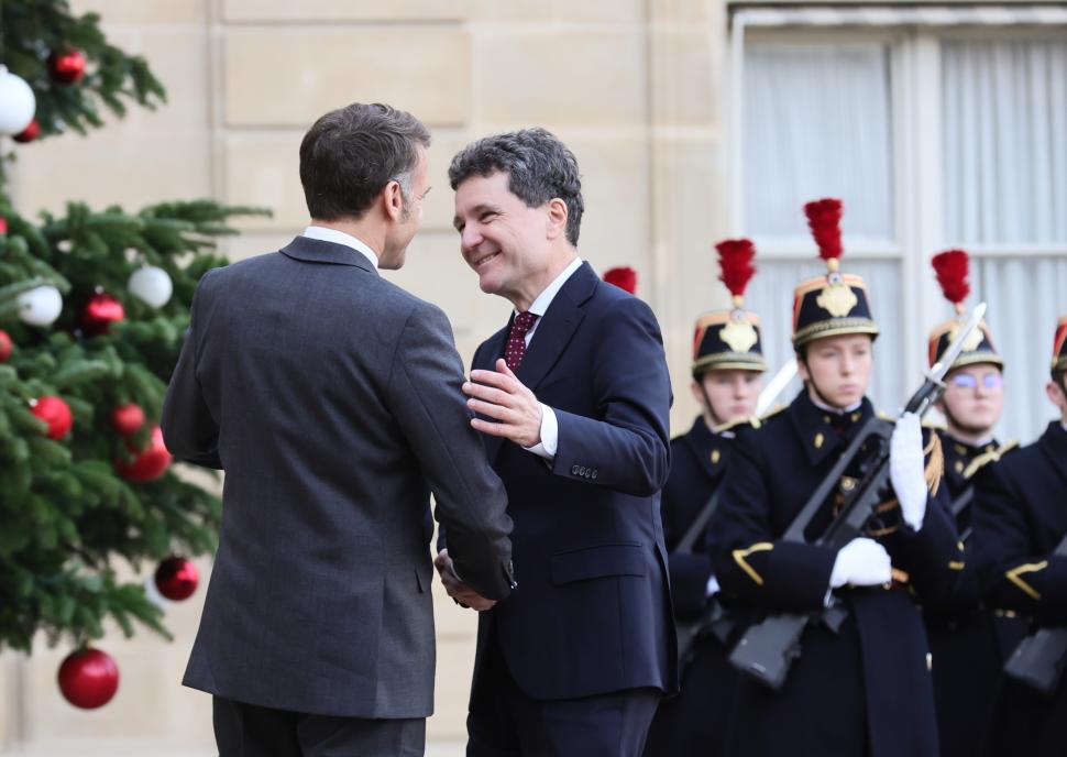 Întâlnirea dintre Nicușor Dan și Emmanuel Macron, în imagini. Cum a fost primit președintele României la Palatul Elysee 1030193