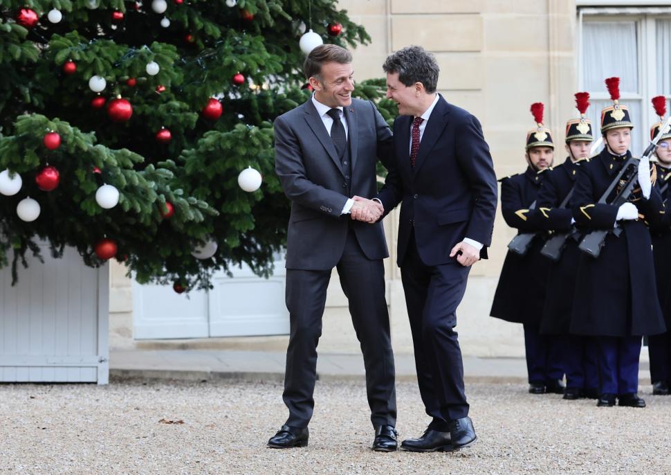 Întâlnirea dintre Nicușor Dan și Emmanuel Macron, în imagini. Cum a fost primit președintele României la Palatul Elysee 1030199