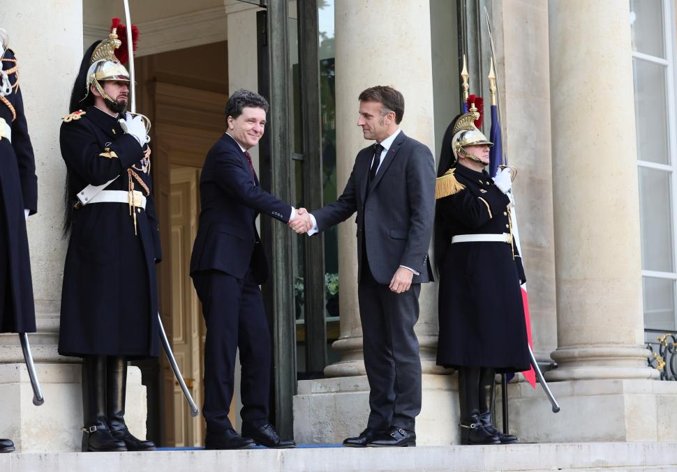 Întâlnirea dintre Nicușor Dan și Emmanuel Macron, în imagini. Cum a fost primit președintele României la Palatul Elysee 1030202