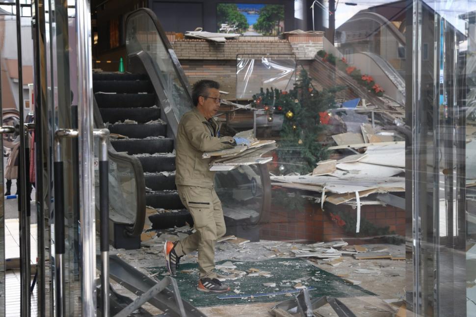 Japonia se așteaptă la un cutremur și mai puternic, după cel de 7,5 de luni cu zeci de răniți: ”Fiți pregătiți să fugiți imediat”  1030008