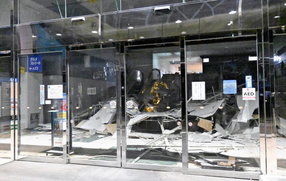 Japonia se așteaptă la un cutremur și mai puternic, după cel de 7,5 de luni cu zeci de răniți: ”Fiți pregătiți să fugiți imediat”  1030013