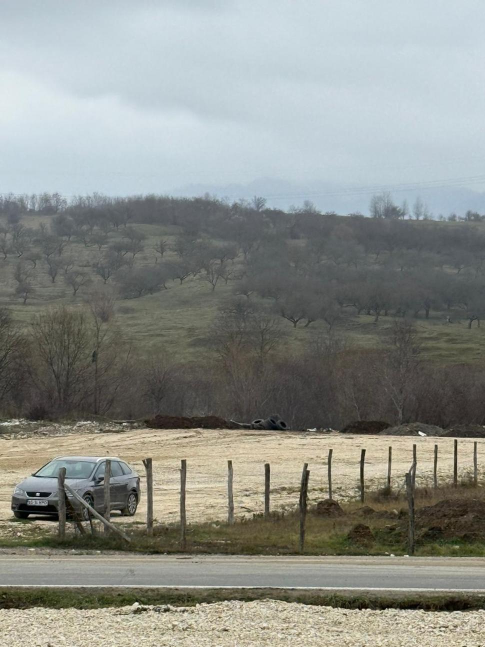 Doi bărbați s-au apucat să facă o parcare în albia râului Argeşel, dar au fost „văzuți” din satelit. S-au trezit cu amenzi uriașe 1030571