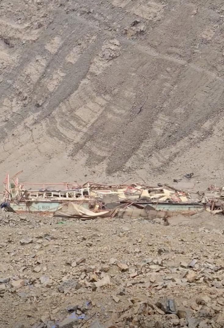 Lacul Vidraru va fi golit din nou. Debitul deversat va fi înjumătăţit faţă de data trecută, pentru "a evita o nouă criză de apă" 1030373