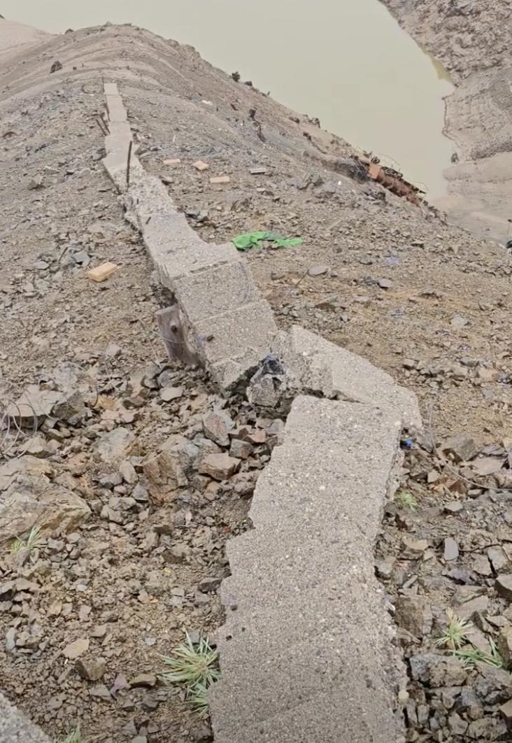 Lacul Vidraru va fi golit din nou. Debitul deversat va fi înjumătăţit faţă de data trecută, pentru "a evita o nouă criză de apă" 1030376