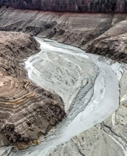 Lacul Vidraru va fi golit din nou. Debitul deversat va fi înjumătăţit faţă de data trecută, pentru "a evita o nouă criză de apă" 1030390