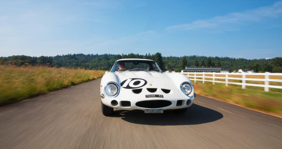 Singurul Ferrari 250 GTO alb din lume va fi scos la licitație. Experţii se aşteaptă la un preţ record 1030505