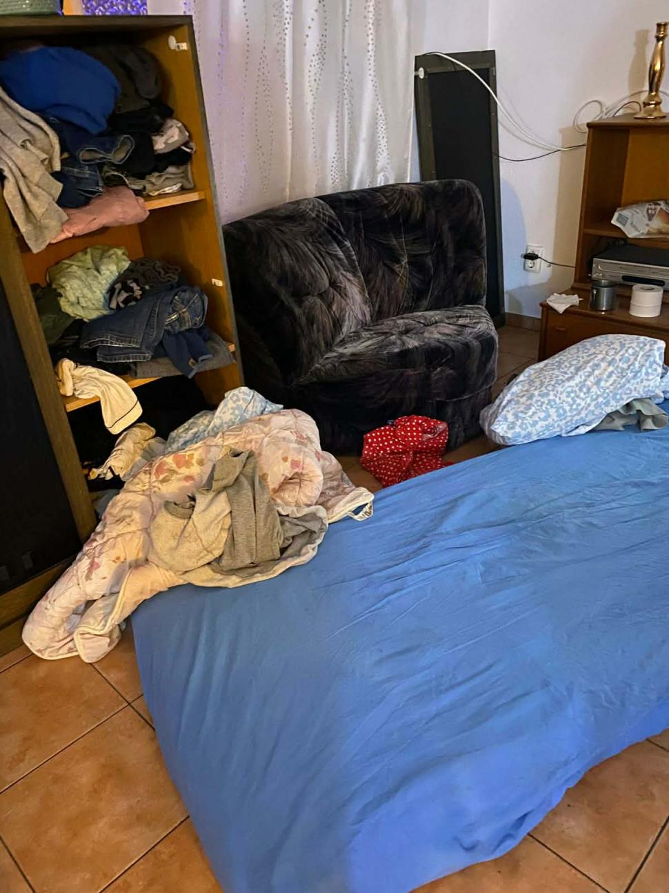 Cum arată "azilul groazei" din Timiș, unde erau ţinuţi 76 de bătrâni în condiții inumane. Dormeau pe saltele, într-o mizerie cruntă 1030737