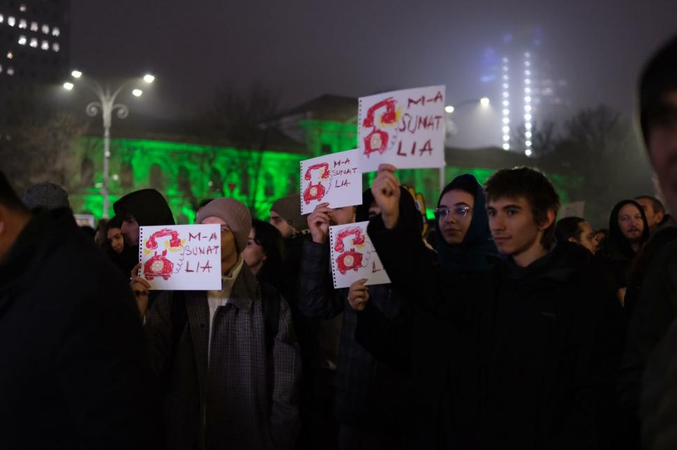 A treia seară de proteste în Piața Victoriei: „Magistrați independenți, nu obedienți” 1031113