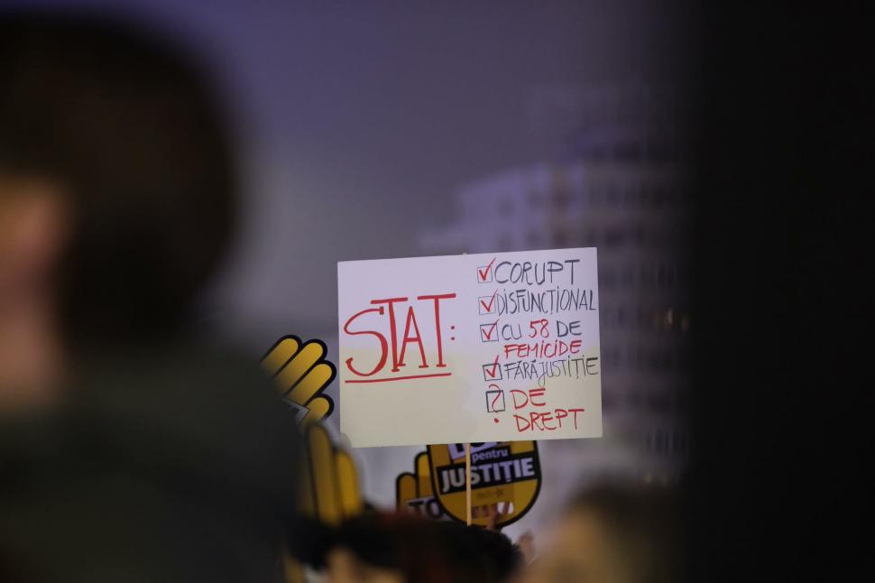 A treia seară de proteste în Piața Victoriei: „Magistrați independenți, nu obedienți” 1031114