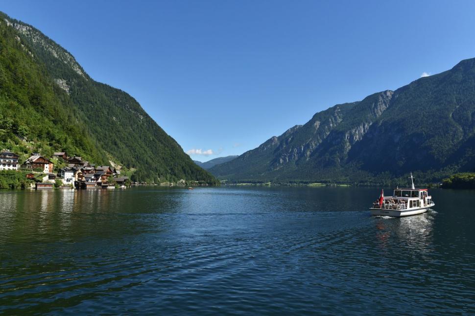 „Cea mai aglomerată țară din lume” este în Europa. Autoritățile iau măsuri pentru a reduce numărul de turiști în unele zone 1029844