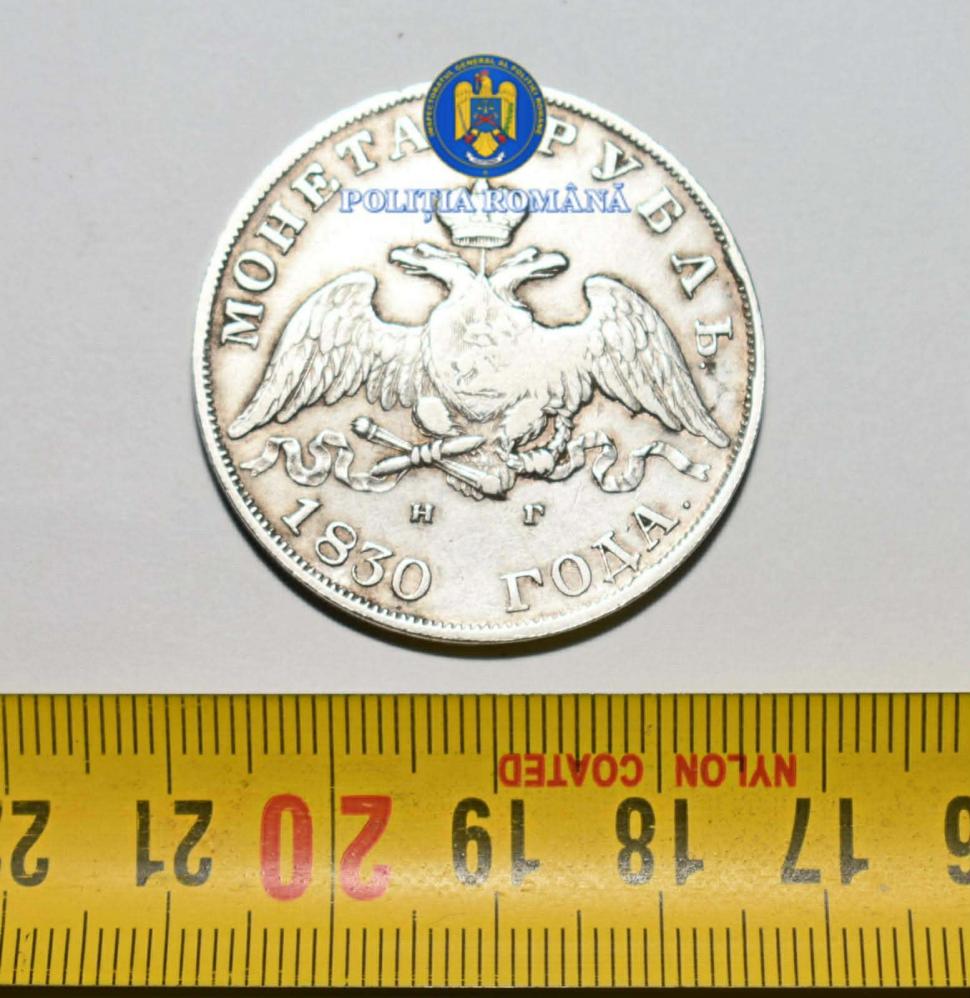 În Neamț, un bărbat cu un detector de metale și-a adunat acasă o adevărată comoară. A ascuns-o bine, dar polițiștii au aflat de ea 1030893