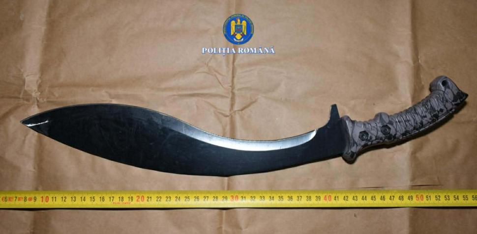 În Neamț, un bărbat cu un detector de metale și-a adunat acasă o adevărată comoară. A ascuns-o bine, dar polițiștii au aflat de ea 1030898