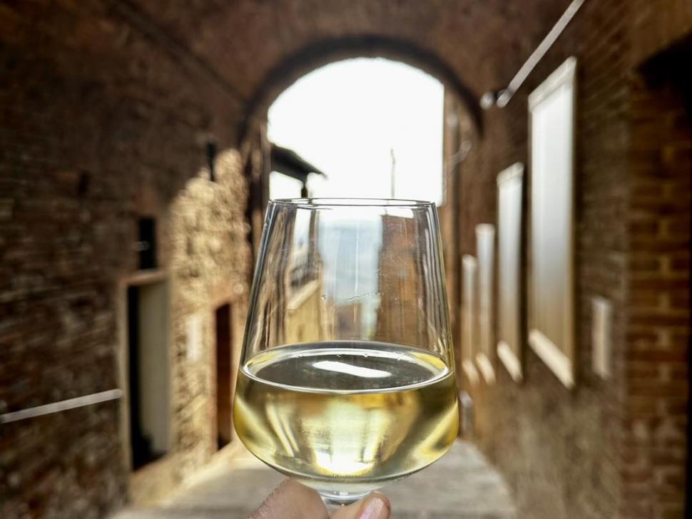 Un pitoresc oraș medieval de lângă Florența dă 400.000 de euro celor care vor să se mute acolo. Casele sunt frumoase și îngrijite 1030912