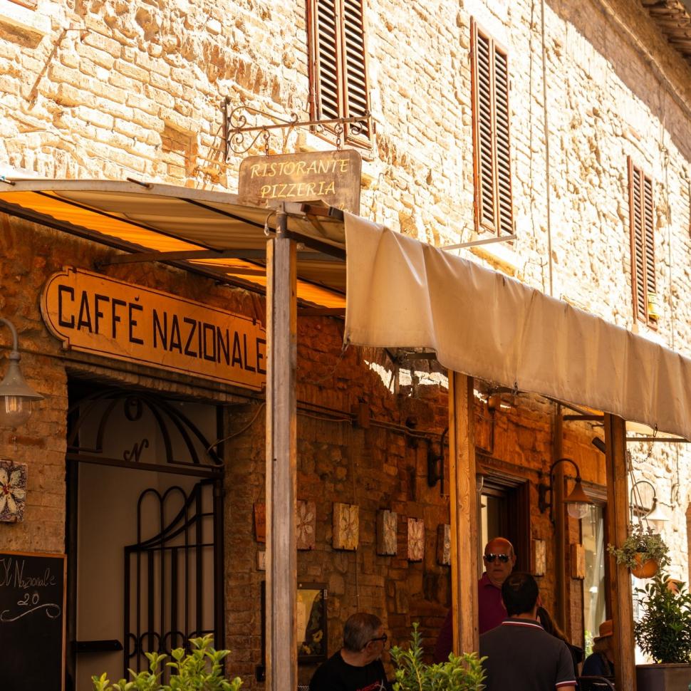 Un pitoresc oraș medieval de lângă Florența dă 400.000 de euro celor care vor să se mute acolo. Casele sunt frumoase și îngrijite 1030921