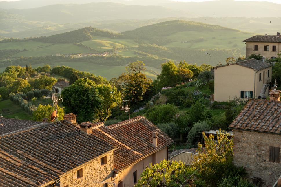 Un pitoresc oraș medieval de lângă Florența dă 400.000 de euro celor care vor să se mute acolo. Casele sunt frumoase și îngrijite 1030924