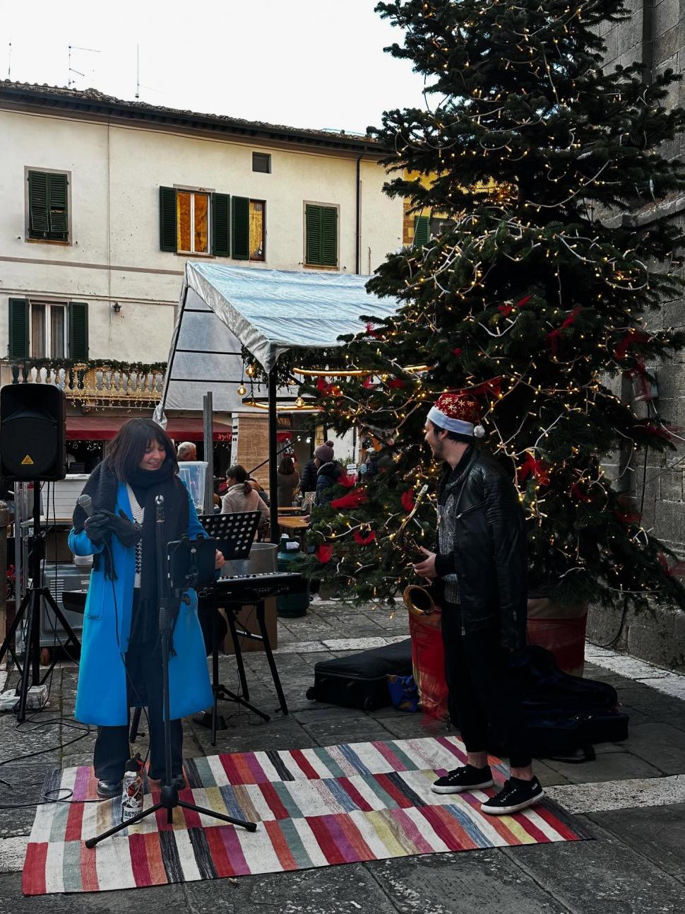 Un pitoresc oraș medieval de lângă Florența dă 400.000 de euro celor care vor să se mute acolo. Casele sunt frumoase și îngrijite 1030925