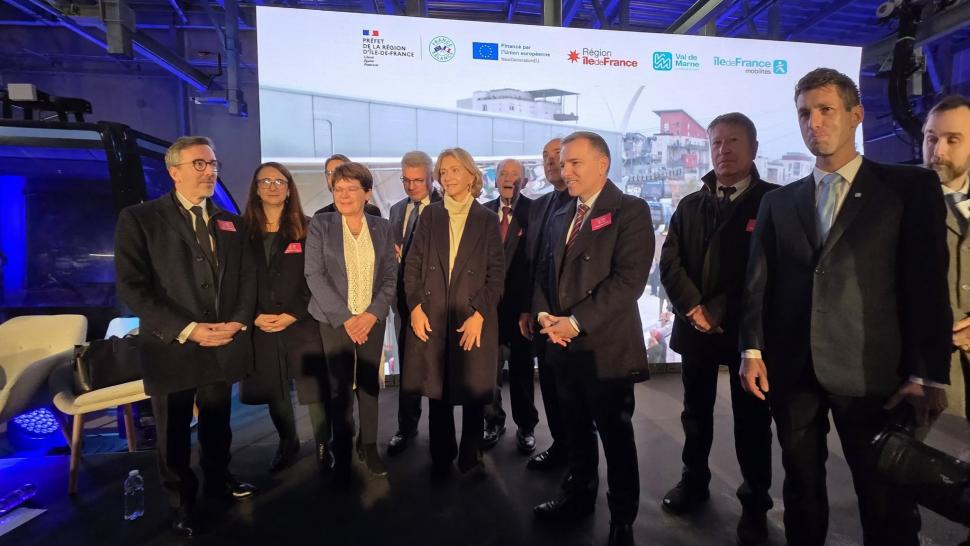 Francezii pot merge la serviciu spre Paris cu telefericul. Proiectul a costat aproape 140 de milioane de euro 1031171