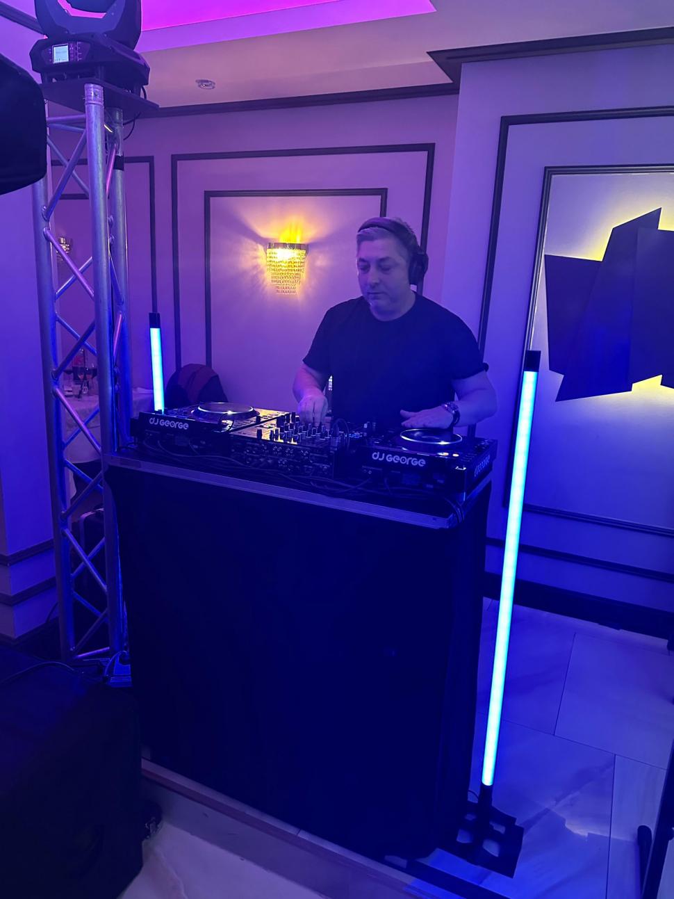 Președintele CJ Cluj, Alin Tișe, a fost DJ la petrecerea de final de an organizată pentru angajații instituției 1031186